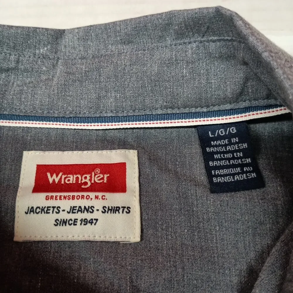 Wrangler Men's Relaxed Fit Woven Button Up Shirt Size L Gray‎